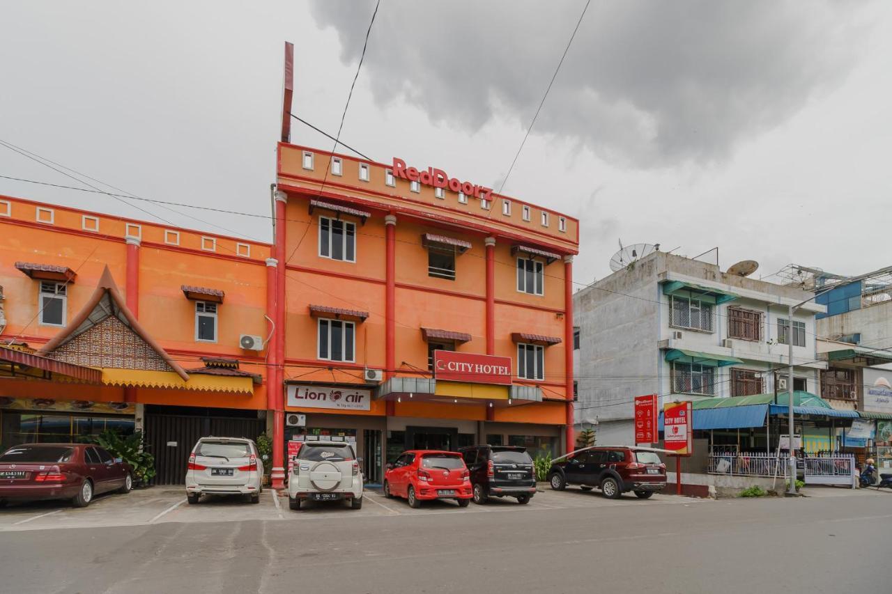 Hotel RedDoorz @ Pematangsiantar Zewnętrze zdjęcie